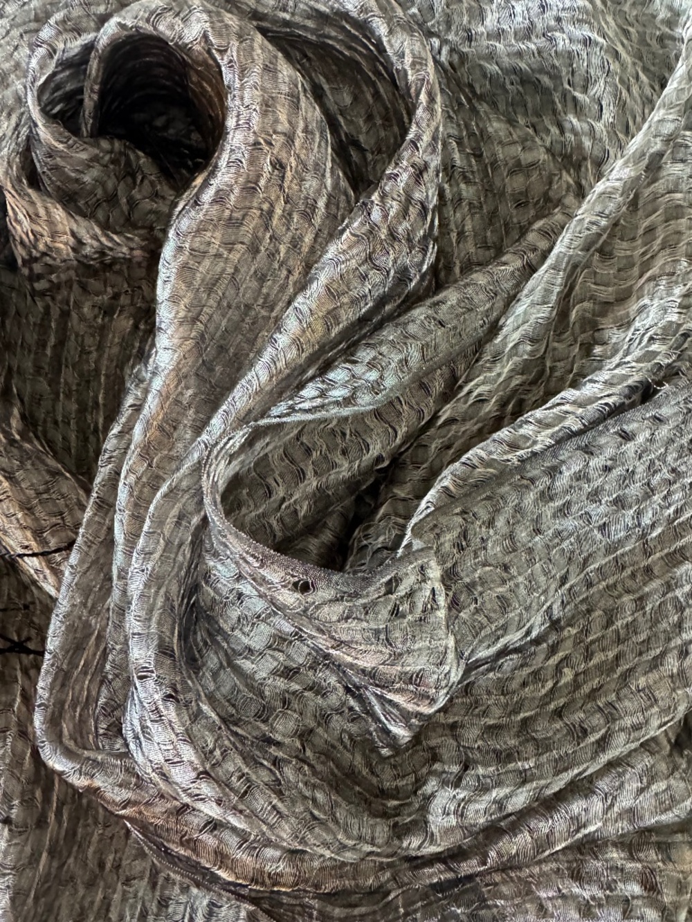 NWOT, ROOST, STUNNING ALCHEMY SCARF, LIGHTLY WOVEN PEWTER METALLIC W/FRINGE ENDS
